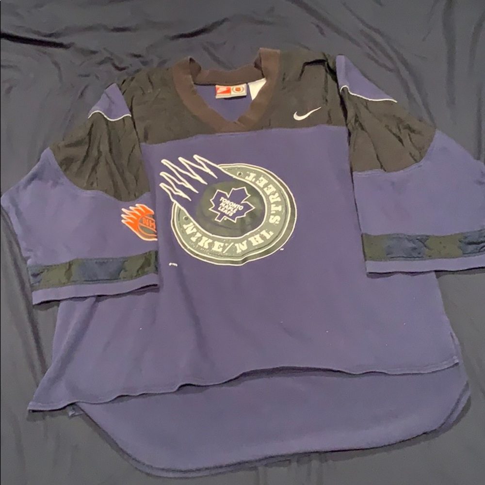 Toronto maple leafs Nike nhl street jersey.